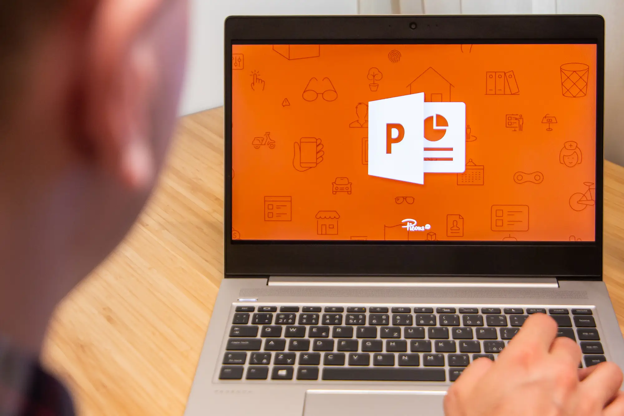 How To Use PowerPoint For Digital Signage: 9 Simple Ways